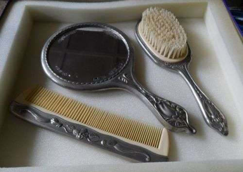 VINTAGE 3 PIECE VANITY  ORNATE DRESSING TABLE BRUSH SET