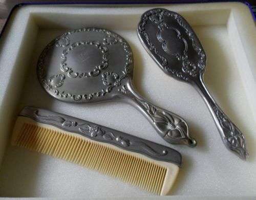 VINTAGE 3 PIECE VANITY  ORNATE DRESSING TABLE BRUSH SET