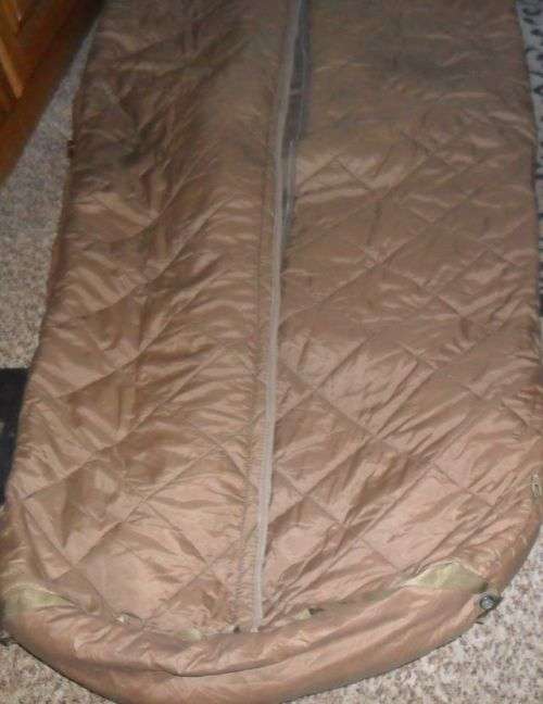 SADF MILITARY SLEEPING BAG PLUS BAG- ZIP DAMAGED