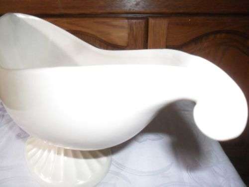 STUNNING LARGE BOAT SHAPED BESWICK MATT WHITE VASE \ BOWL \ PLANTER 43CM X18CM