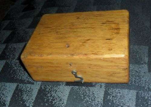 SET OF 7 ANALYTICAL WEIGHTS -UNSIGNED C 1870  UNSIGNED IN WOODEN BOX