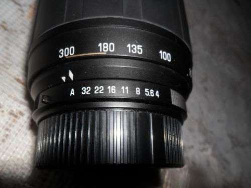 TAMRON AF 70-300MM 1;4-5.6 TELE-MACRO(1;2) LENS PLUS HOOD AND LENS CAPS