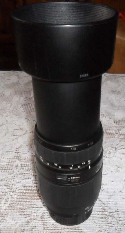 TAMRON AF 70-300MM 1;4-5.6 TELE-MACRO(1;2) LENS PLUS HOOD AND LENS CAPS