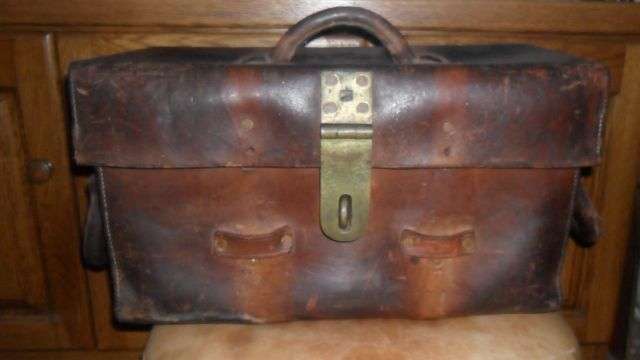 ANTIQUE LEATHER TOOL ? BAG