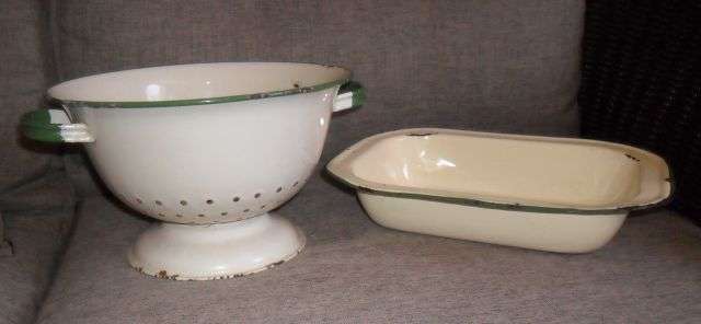 ATTRACTIVE OLD ENAMEL RICE COLANDER AND PIE DISH
