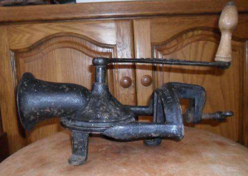 ANTIQUE CAST IRON COFFEE GRINDER NO 3 - LOVELOCK  LONDON