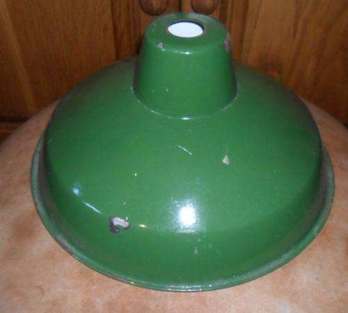GREEN ENAMEL SHADE