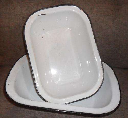 2 X WHITE AND BLACK ENAMEL PIE DISHES