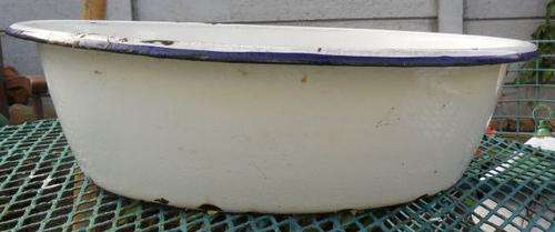 OVAL ENAMEL BABIES BATH - WHITE WITH BLUE TRIM