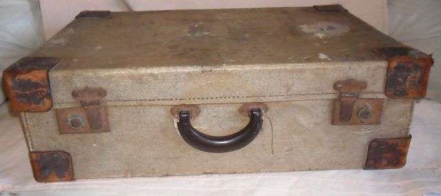 LOVELY VINTAGE  SUITCASE