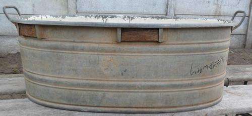 LARGE GALVANIZED BATH WITH DRAINAGE PLUG