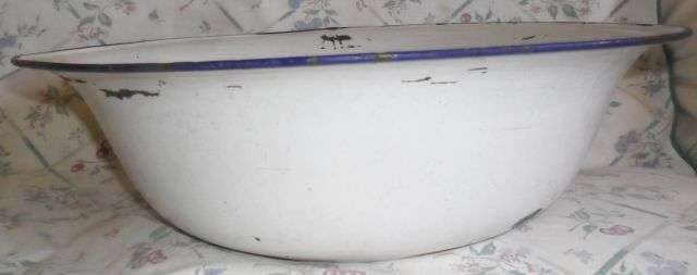 LARGE HEAVY ENAMEL BASIN- LEAKS - FOR PLANTING - 40CM X 13CM DEEP