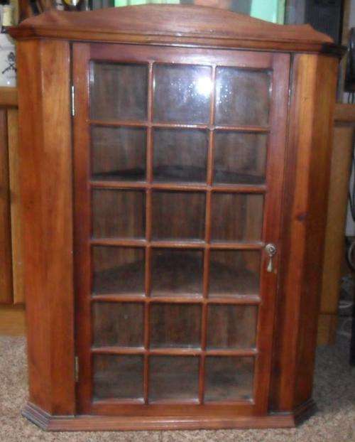 ATRRACTIVE CORNER WOODEN CABINET \CUPBOARD