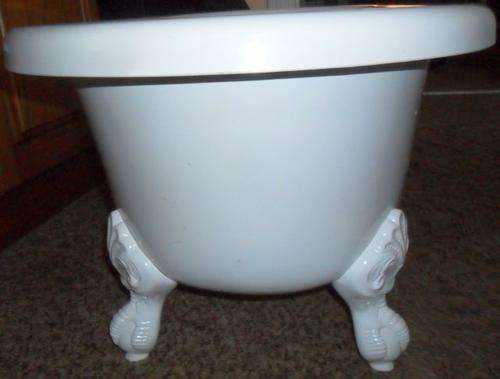VICTORIAN STYLED KIDDIES FIBREGLASS BATH AS NEW
