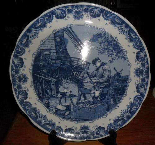 SPECIAL LIMITED COLLECTORS EDITION -THE OLD CLOG MAKER -THE OLD MASTERS SERIES NO 2717 PLATE 27CM