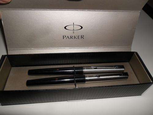 2 X GIFT BOXED PARKER FOUNTAIN PENS PLUS 5 PARKER REFILLS