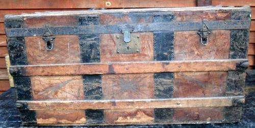 LARGE OLD WOOD AND METAL TRUNK -91CM X 47CM X 45CM