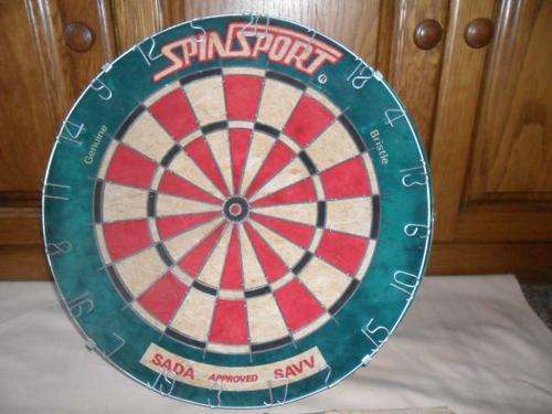 GENUINE BRISTLE VINTAGE SPINSPORT DART BOARD -NEVER BEEN USED