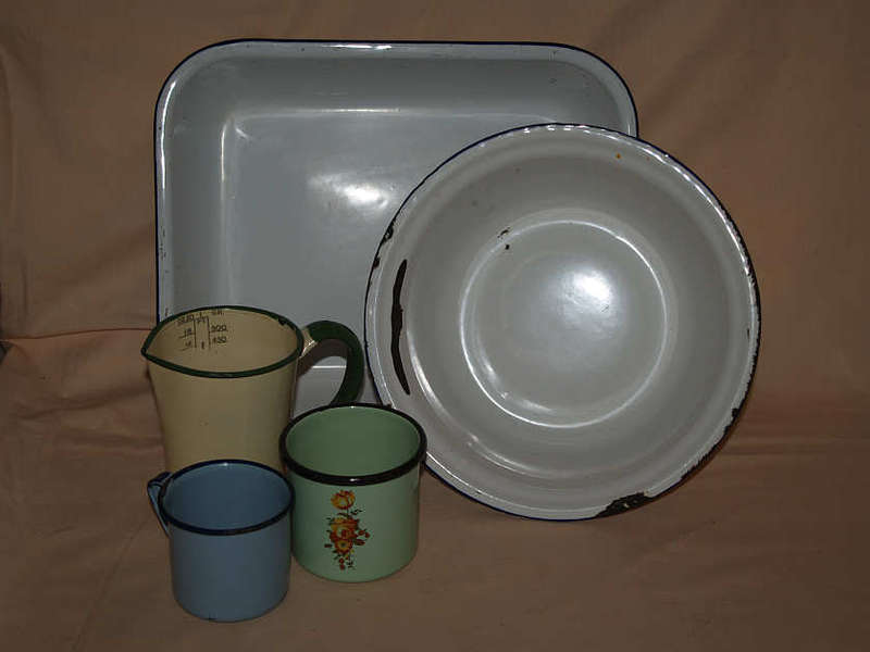 5 X ENAMEL ITEMS