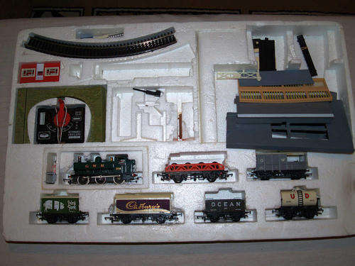 HORNBY RAILWAYS R170 GWR FREIGHT ELECTRIC TRAIN SET