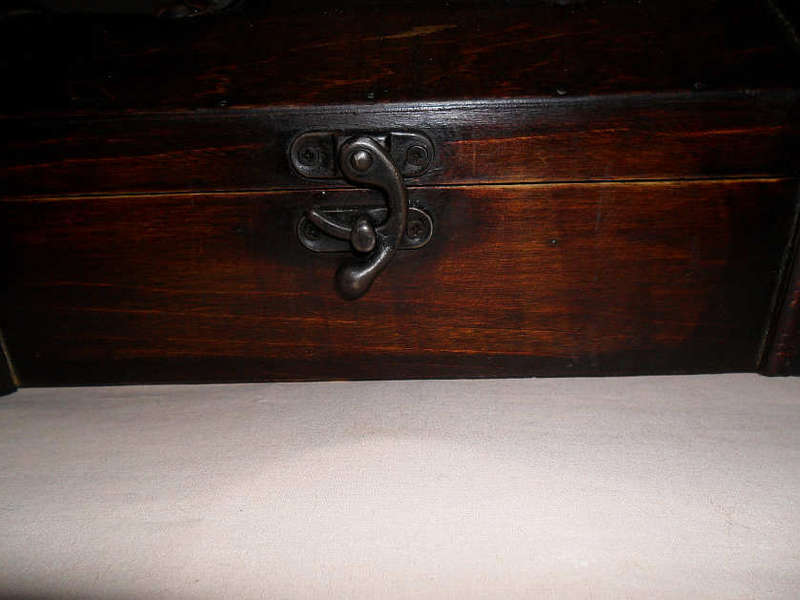 WOODEN WINE CASKET