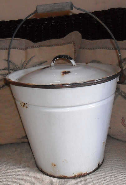 WHITE ENAMEL BUCKET PLUS LID FOR ORNAMENTAL USE ONLY