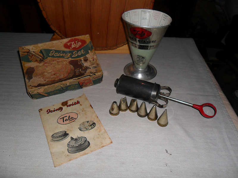 TALA ICING SET PLUS COOKS MEASURING VESSEL