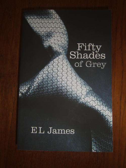 FIFTY SHADES OF GREY by E L James (S/C)