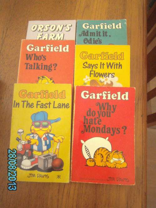 SIX (6) GARFIELD BOOKS (11cm x 17cm)