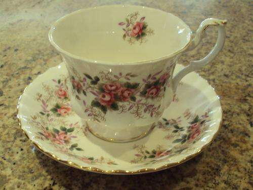ROYAL ALBERT LAVENDER ROSE TEA DUO
