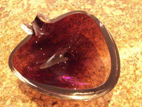 A MURANO GLASS ASHTRAY