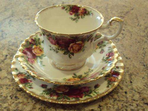ROYAL ALBERT OLD COUNTRY ROSES