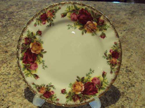 ROYAL ALBERT OLD COUNTRY ROSES CAKE PLATE