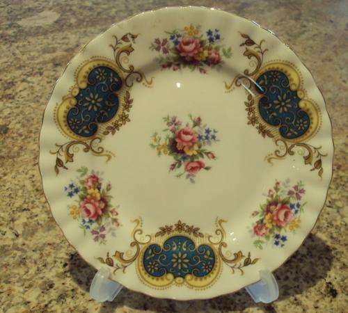 ROYAL ALBERT BERKELY CAKE PLATE