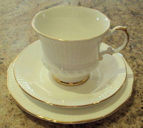 ELIZABETHAN CHINA TEA TRIO