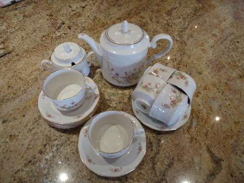 HUGUENOT ROYALE TEA SET