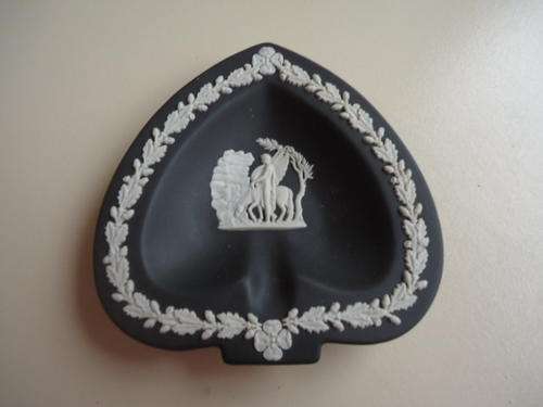 WEDGWOOD BLACK JASPER "SPADES" ASH TRAY
