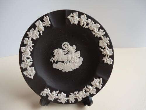 WEDGWOOD BLACK JASPER 11cm ASH TRAY