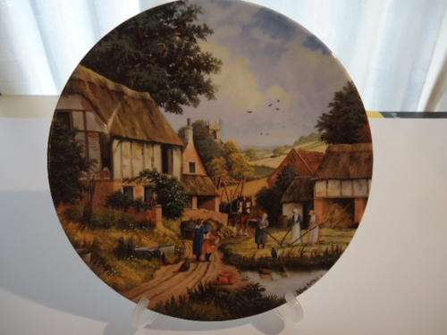 A  ROYAL DOULTON COLLECTORS PLATE
