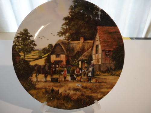 A  ROYAL DOULTON COLLECTORS PLATE