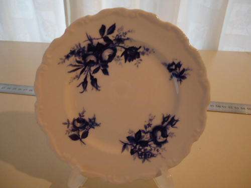 A ROYAL ALBERT CAKE PLATE