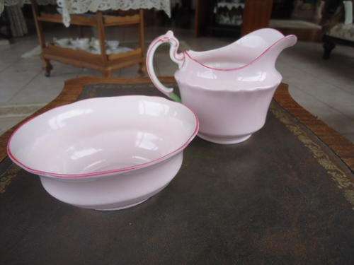 A VERY PRETTY MILK AND SUGAR SET BY AYNSLEY