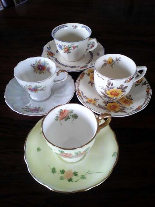 COLLECTION OF 4 DEMITASSE
