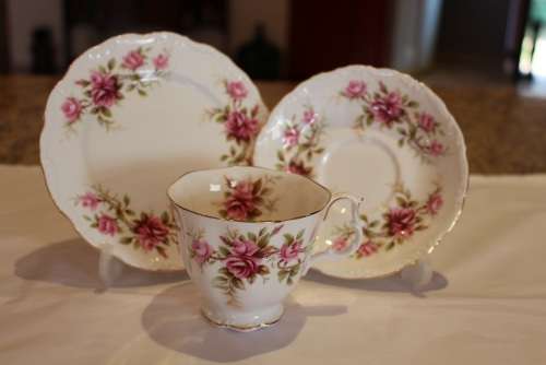 ROYAL ALBERT ROMANCE
