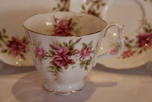 ROYAL ALBERT ROMANCE