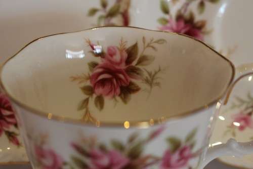 ROYAL ALBERT ROMANCE
