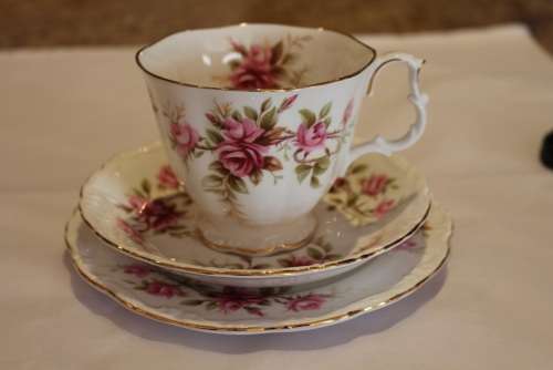ROYAL ALBERT ROMANCE