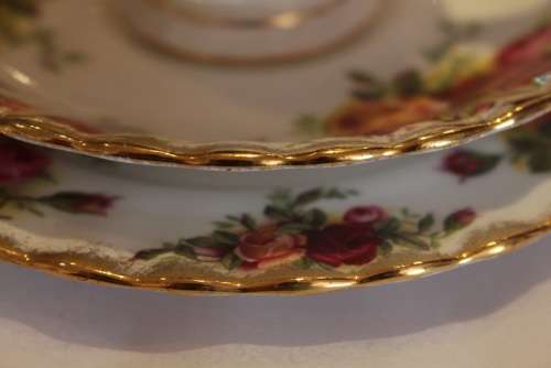 MINT CONDITION ROYAL ALBERT OLD COUNTRY ROSES TEA TRIO