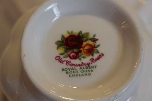 MINT CONDITION ROYAL ALBERT OLD COUNTRY ROSES TEA TRIO
