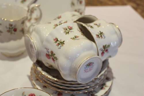 FANTASTIC ROYAL ALBERT 23pc WINSOME TEA SET MINT